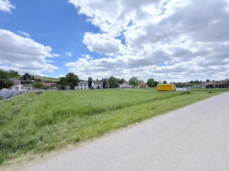 Großzügiges Baugrundstück 1425m² in Eibesthal – Ihr Traum vom Eigenheim wartet