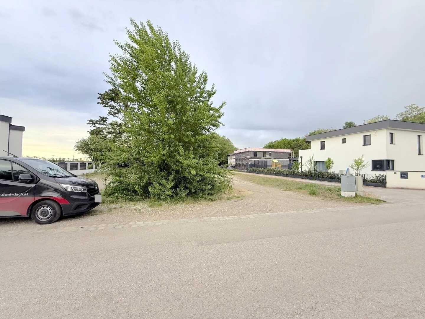 Large building plot 930 m² in Schwadorf, Lower Austria