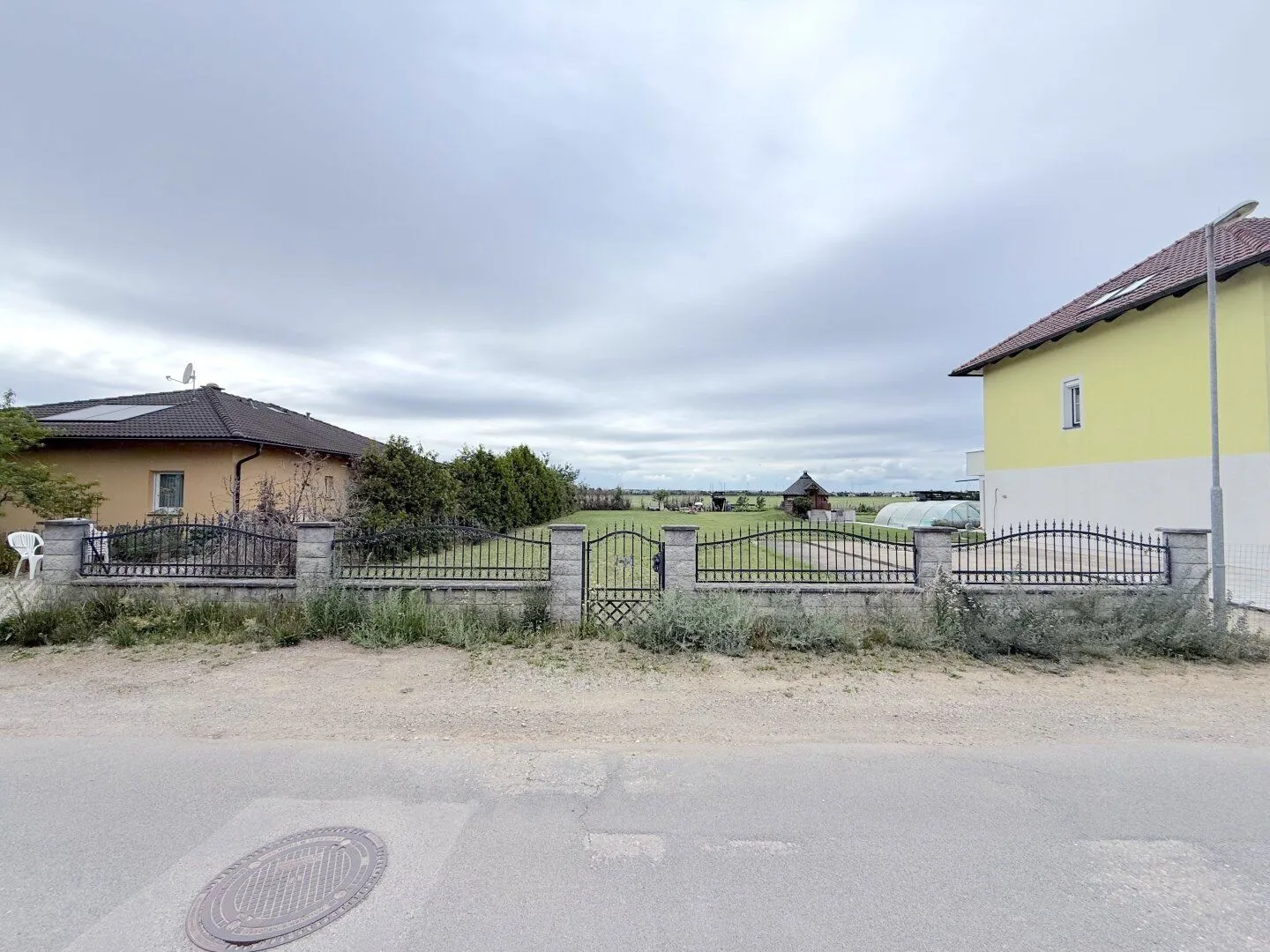 Spacious building plot 1080 m² in 2231 Strasshof, your dream of a home of your own, photo 1