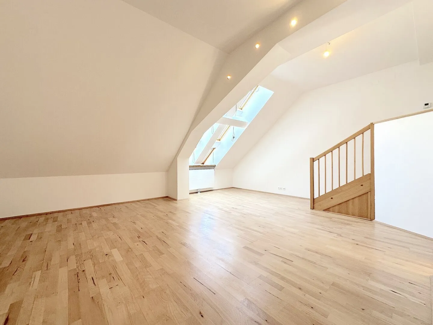 Open-ended lease: bright 3-room top floor apartment near Schwedenplatz, photo 1