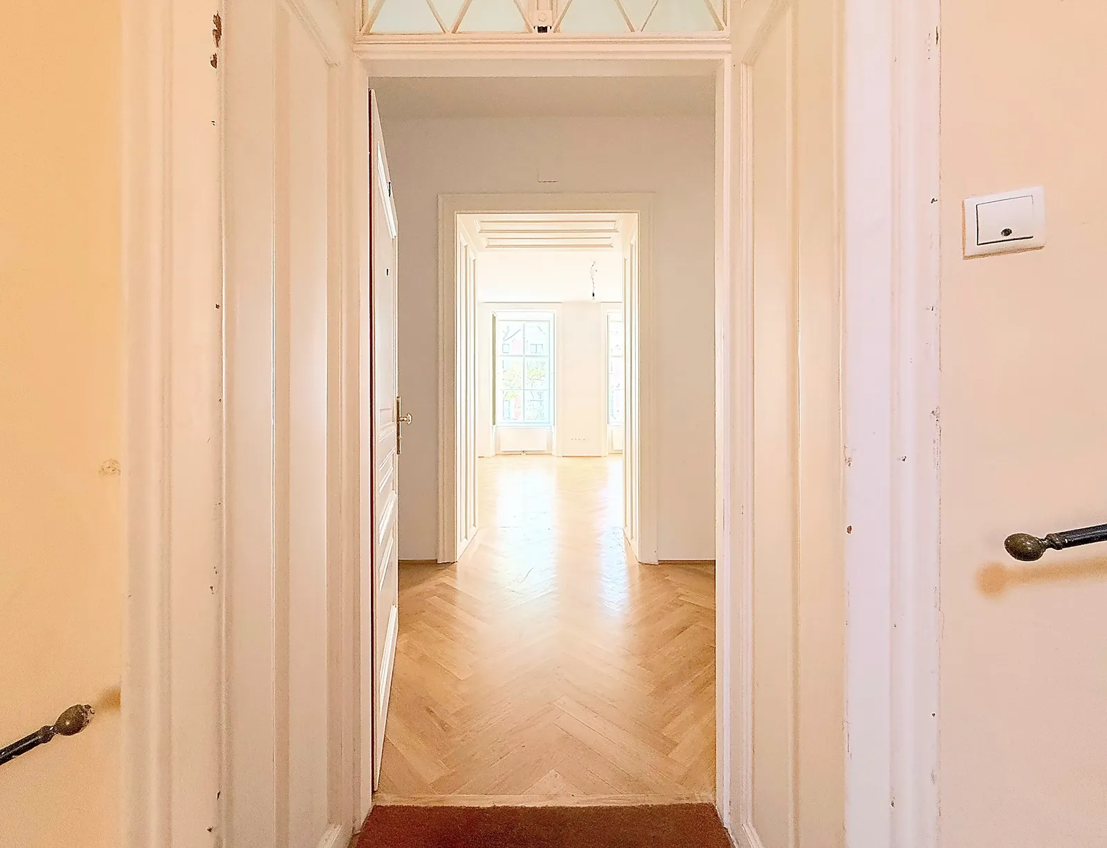 Großzügige 4-Zimmer-Wohnung beim Schottentor in 1010 Wien, Foto 2